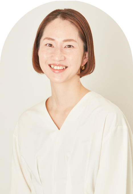 小松 未智のバストアップの写真